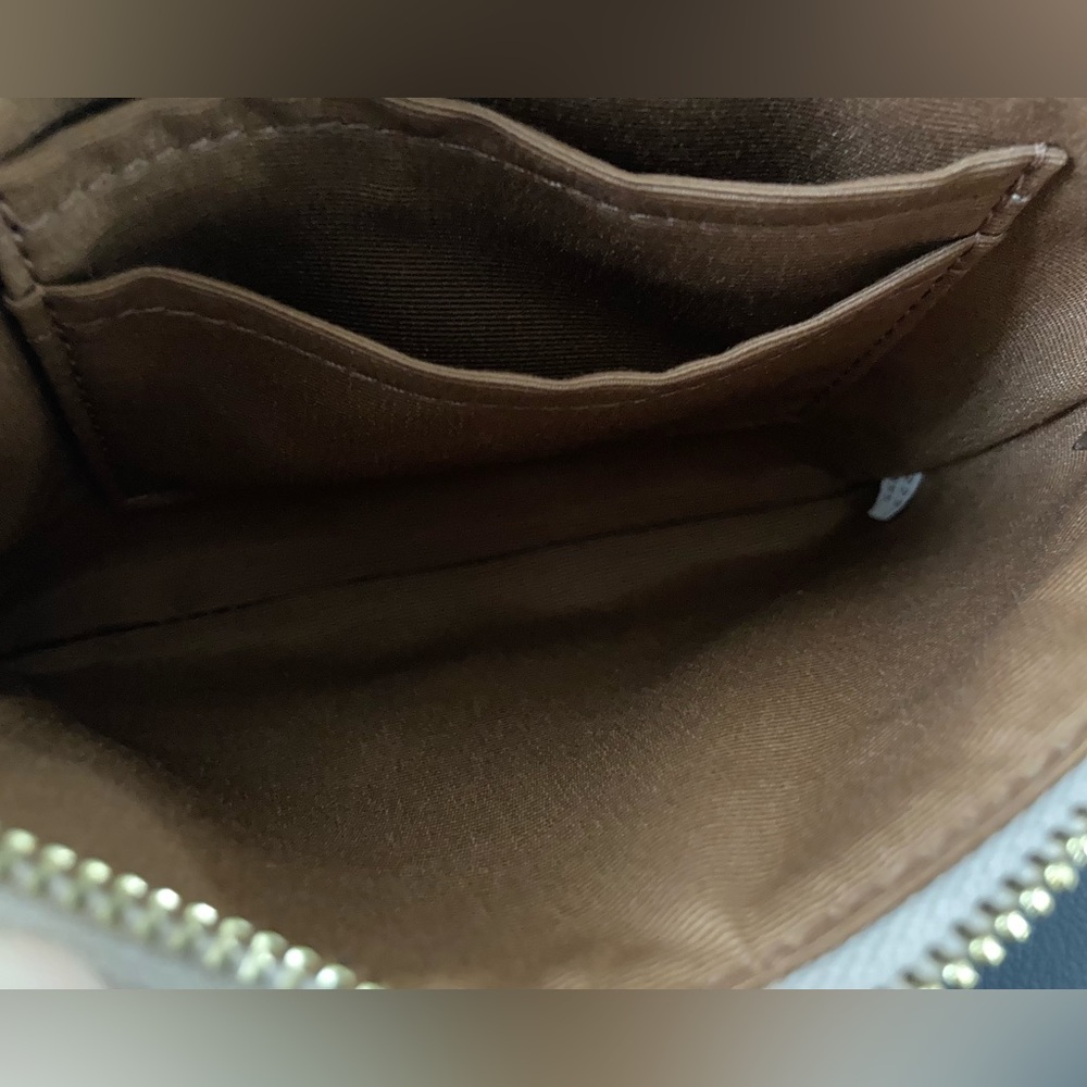 Corner Zip Wristlet In Signature Canvas - Picture 4 of 6